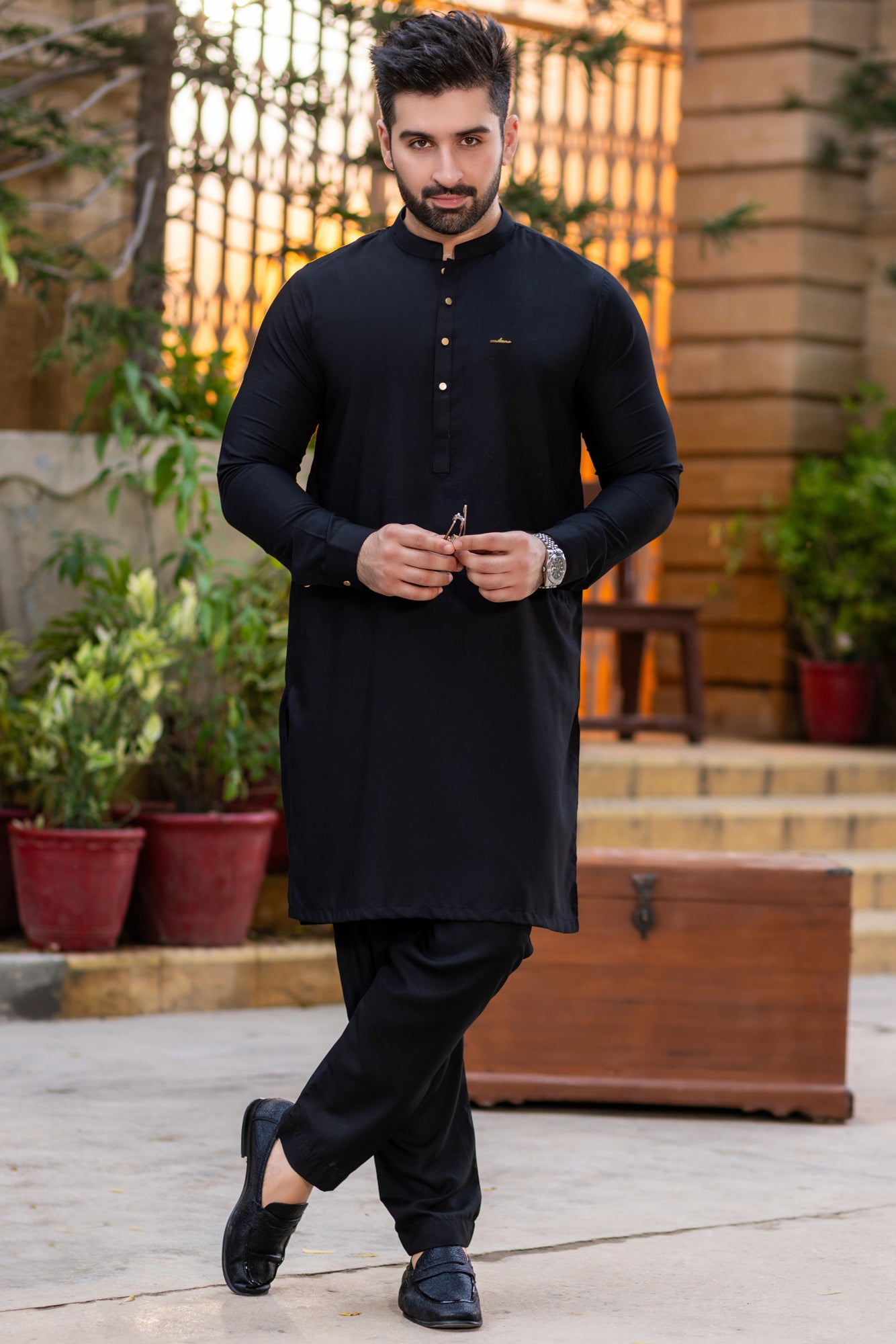 Black with hand 3d gold plain button & signature badge