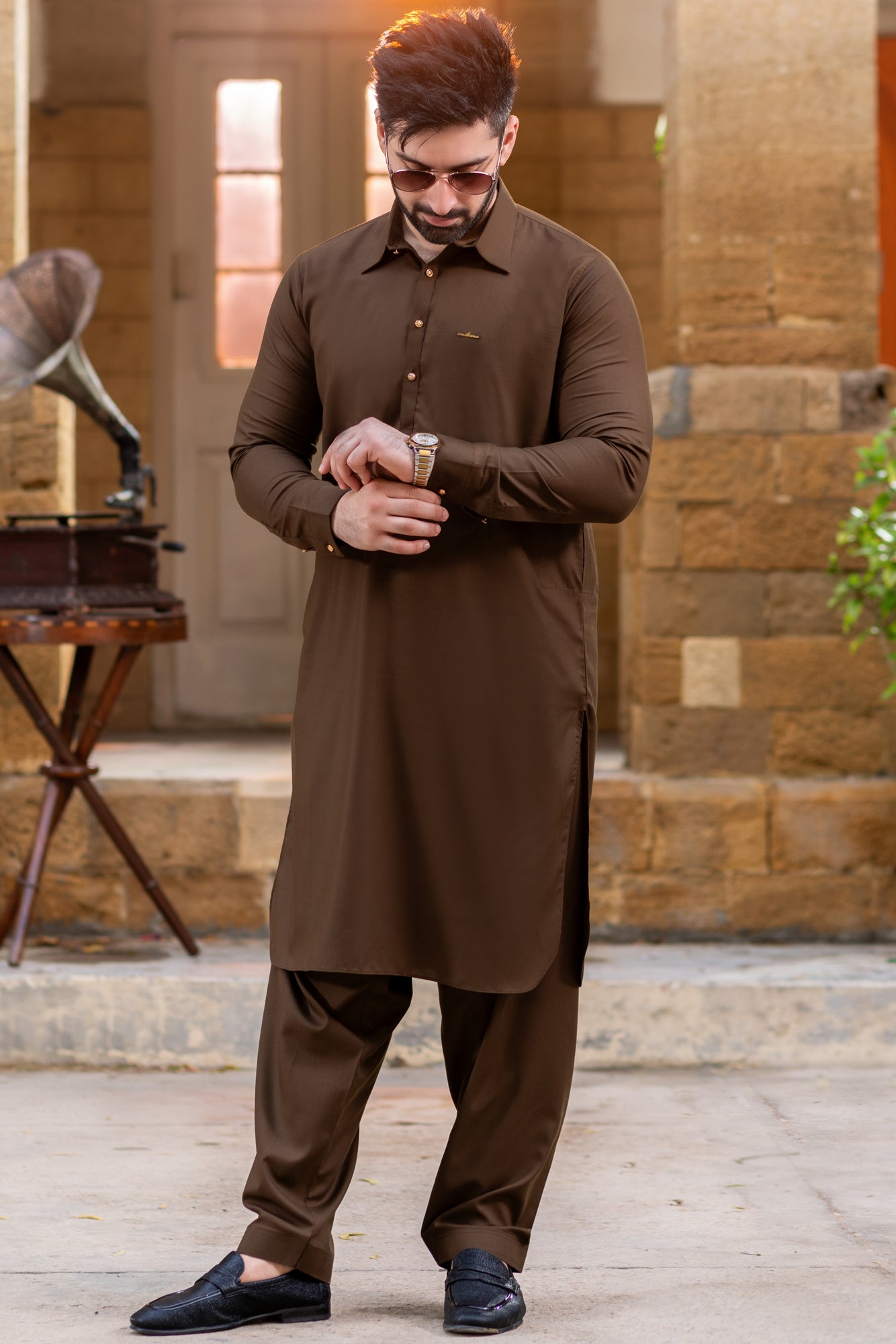 Chocolate-brown with gol gehra wide french collar & desing golden snap button, badge logo signature Collar