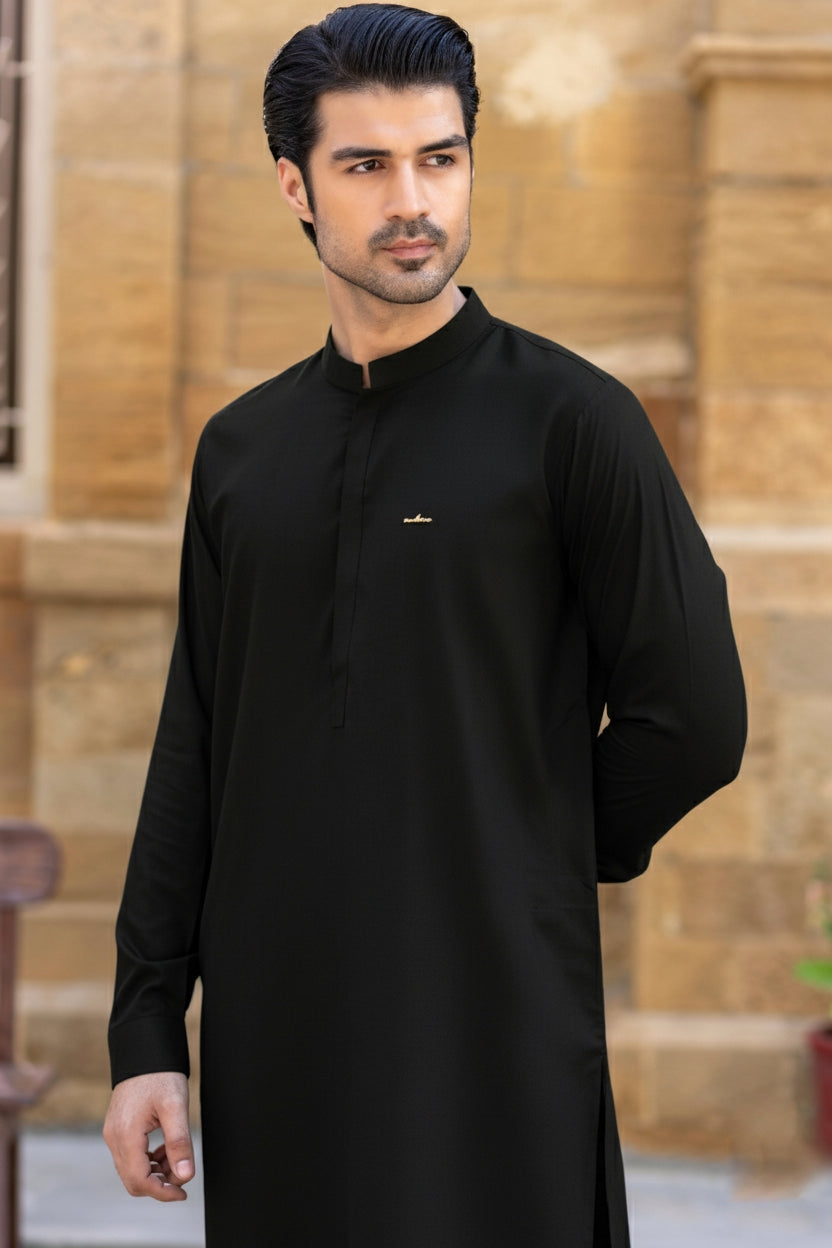 Black with gumpatti and badge signature xmilano, matching plastic button