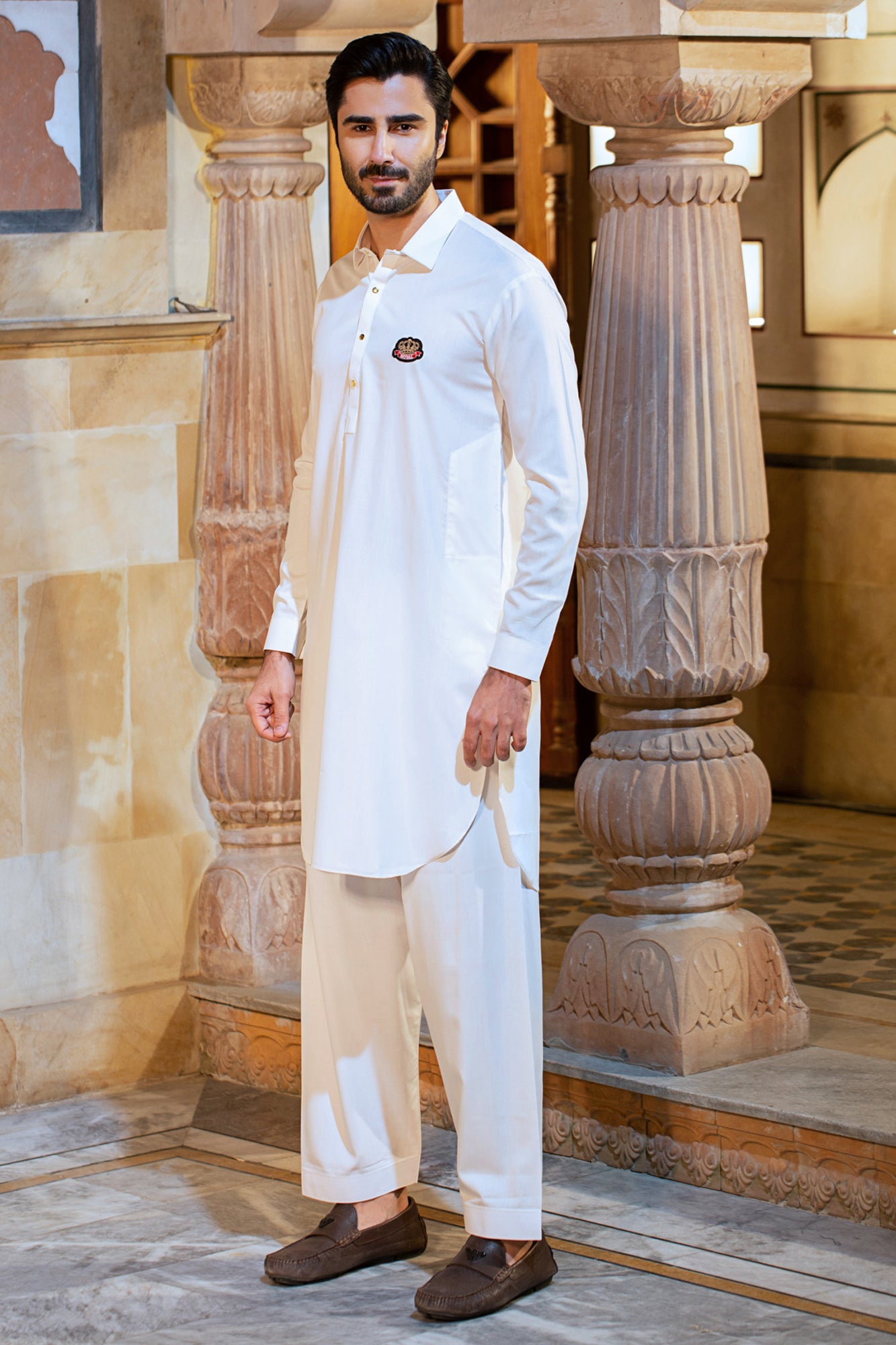 ROYAL COLLECTION WITH MOTIF STITCHED SUIT - Boski