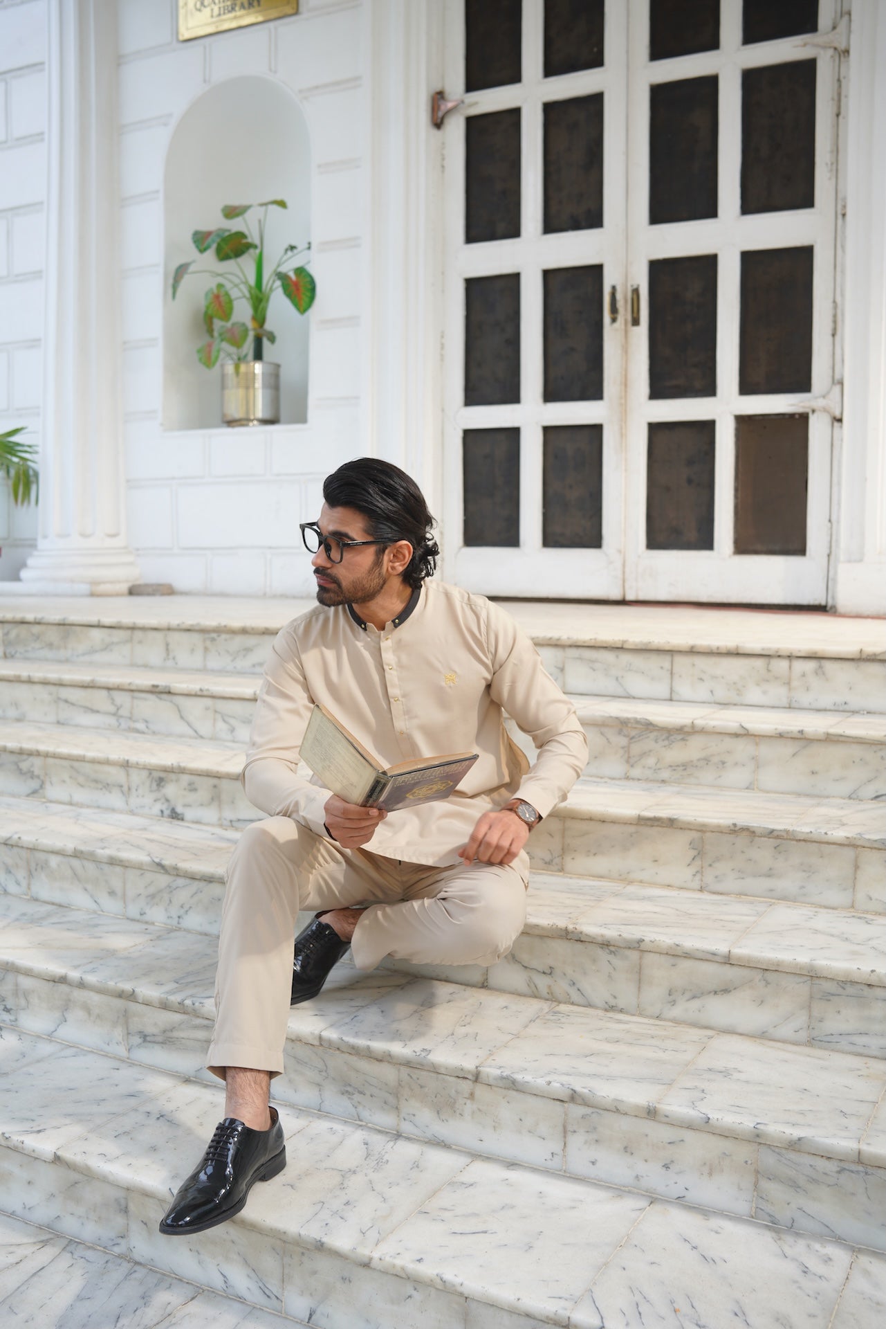 Rich-cream with velvet double ban & golden logo