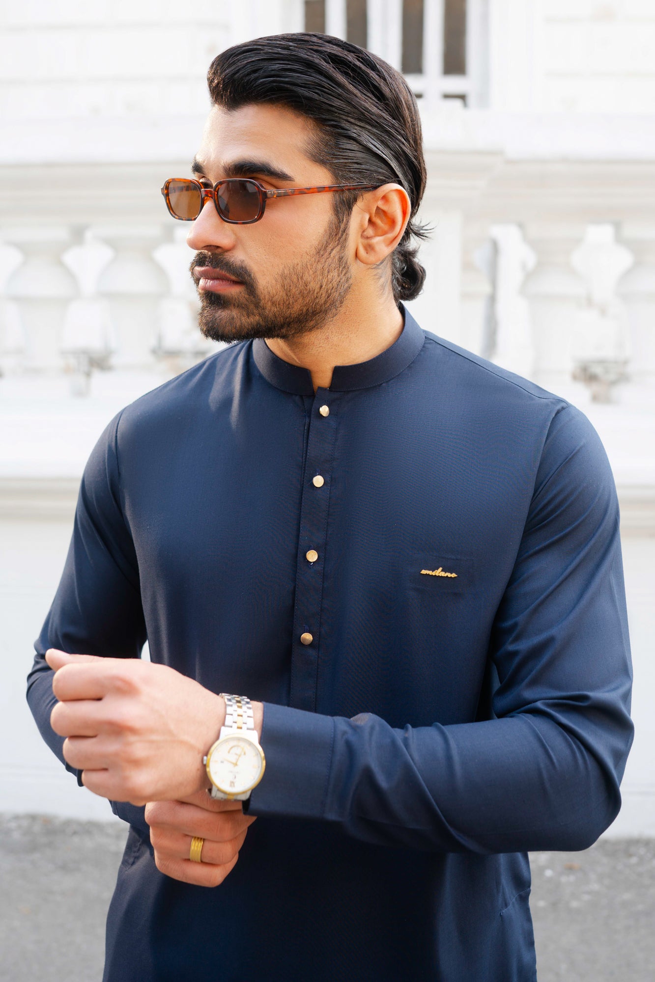 Navy with hand 3d gold plain button & signature badge